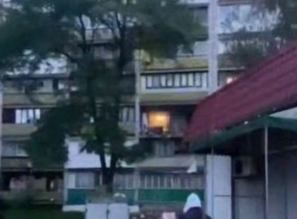 У Києві на вулиці Зодчих стався вибух у квартирі — на місце виїхали служби