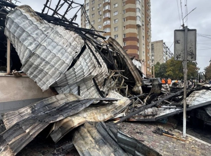 Внаслідок нічної атаки на Бровари зруйновано мінімаркет і пошкоджено кілька багатоповерхівок