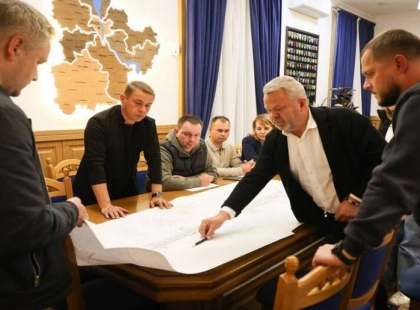 У Бучі відкрили першу безбар’єрну вулицю: простір для всіх без винятку