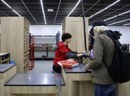 «Нова пошта» попереджає про затримки: через нічну атаку рф частина терміналів не працювала