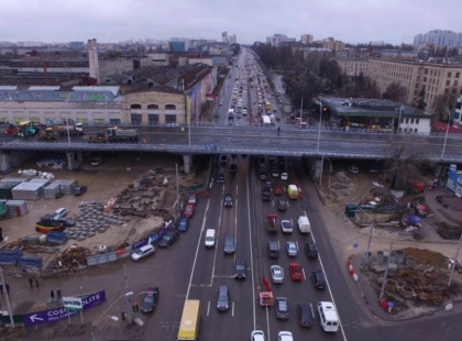 У Києві демонтують корпус «Більшовика», що заважає добудові Шулявського мосту