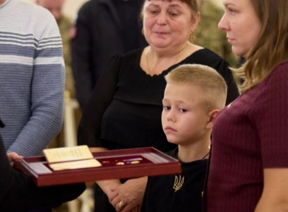 Президент Зеленський вручив ордени «Золота Зірка» Героям України та рідним загиблих воїнів