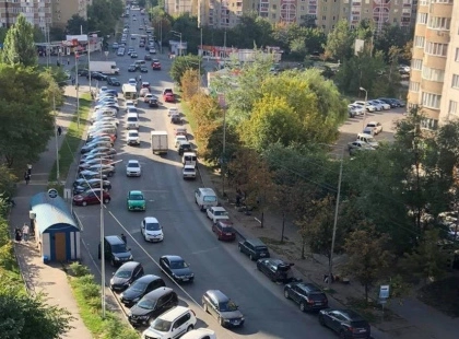 Парковка замість городу: киянин заробляє тисячі доларів просто у своєму дворі