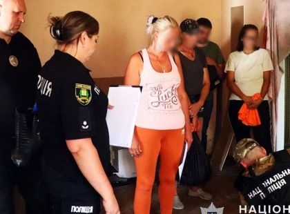 Під виглядом розваг: у центрі столиці викрили жінку, що керувала підпільним казино