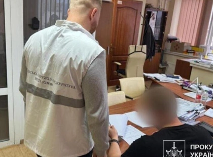 У Києві начальника управління Голосіївської РДА підозрюють у розкраданні бюджету під час ремонту спорттрас