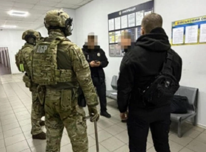 На Київщині викрили правоохоронця, який за $10 тисяч «прикривав» вирощування конопель