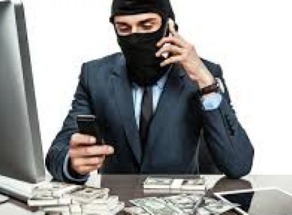 Довірливість коштувала всіх заощаджень: у столиці 88-річна жінка стала жертвою телефонного шахрая
