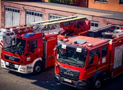 Брюссель передав київським рятувальникам дві сучасні пожежні автоцистерни