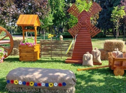 Нова фотолокація у столиці: в парку “Відрадний” з’явилася осіння зона для зйомок