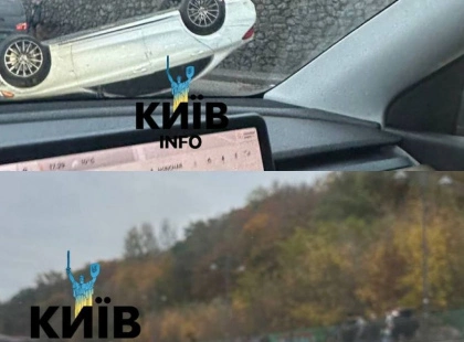 У Києві на Набережній сталася сильна ДТП: авто стоїть колесами догори