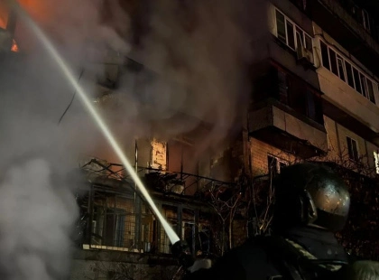 Вогонь і руйнування після нічної атаки “Шахедів” на Київ: 27 поранених, є загиблі