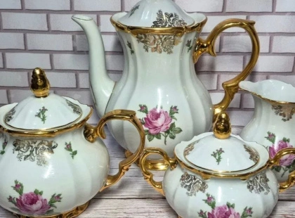 Неповторна краса минулого: у “Софії Київській” представлять виставку Баранівської порцеляни