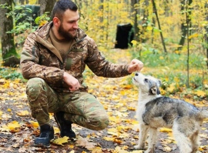 Генштаб ЗСУ опублікував фото захисників із котами та собаками, врятованими на війні