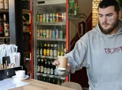 «Живий і вдячний»: ветеран без руки й ноги відкрив кавʼярню в Ірпені та допомагає побратимам