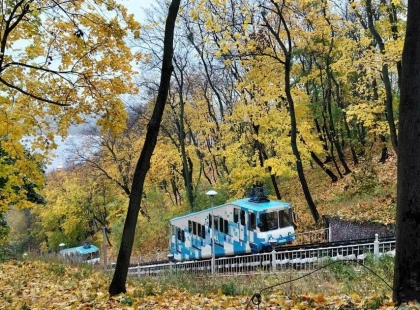 Золота осінь на Володимирській гірці — ідеальне місце для прогулянок у центрі Києва