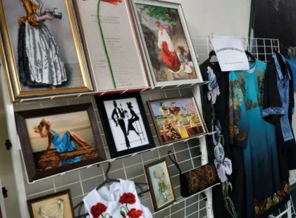 Блиск і тепло бісеру: у Славутичі презентували виставку робіт Еліни Кожаріної