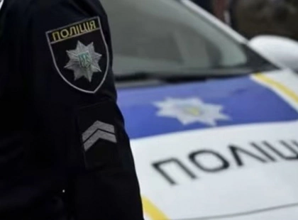 «Захищала» місцевого мешканця від ТЦК: у Княжичах жінка вдарила поліцейського палицею по голові
