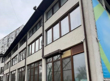 «Під клініку на березі»: у Києві підприємцю оголосили підозру за незаконне будівництво біля Тельбіна