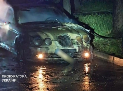 Хотів заробити на підпалах “військових” авто, але грошей не отримав: у Києві засудили палія