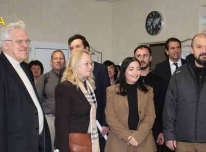 Міністерка ФРН і посол Німеччини завітали до Гостомеля: акцент на школах і сонячній енергетиці