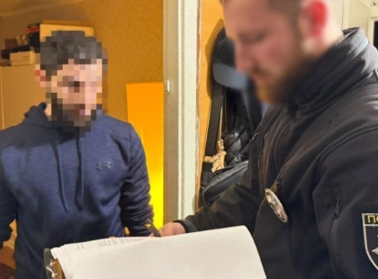 На Київщині викрили підпільне виробництво “брендової” кави, локшини та соусів: фальсифікат продавали як Nestlé, Jacobs і «Мівіну»