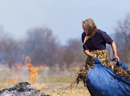 Осіннє листя — не для вогнища: у Києві нагадали про заборону спалювати рослинність і штрафи до 30 тисяч грн