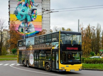 Київ запустив третій двоповерховий автобус: новинка вже курсує бульваром Вернадського