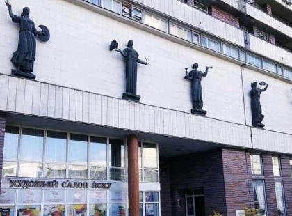 Магія вогню і незламності: у Києві відкрили виставку сучасної кераміки, скла та металу