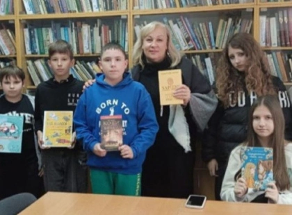 Книжкові виставки та мовні батли: як Славутич долучився до місячника шкільних бібліотек