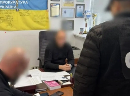 Митники під прицілом: у столиці викрили схему «прискореного» оформлення авто за долари