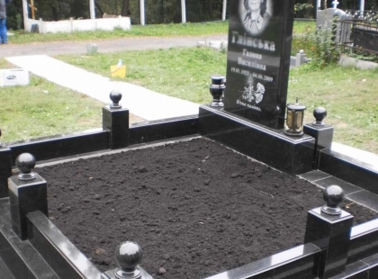 Виготовлення пам’ятників у Києві: як знайти перевіреного виробника
