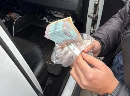 400 доларів за авто і 40 тисяч за місяць «спокою»: на Київщині викрили дві хабарні схеми