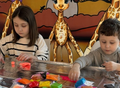 У Києві працює безкоштовний центр Kinder Velt, де допомагають дітям відновитися після стресу та війни