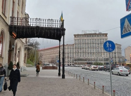 Київ робить крок до доступності: інклюзивні паркомісця і велодоріжка з’явилися біля Нацфілармонії