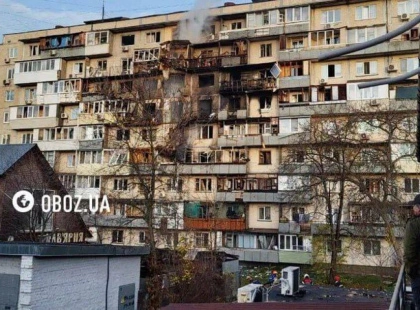 Рятувальник гасив пожежу у власній квартирі після нічного обстрілу: його родина дивом урятувалася