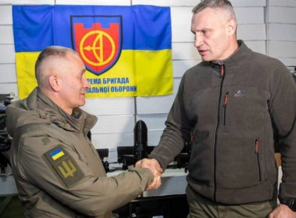 Київ відправив бійцям чергову допомогу: Кличко прозвітував про партію з тисяч безпілотників