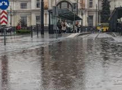 Атмосферний фронт принесе до столиці дощ, а вже в неділю — холодне повітря