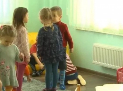 Темрява й холодні тарілки: кияни обурені блекаутами у дитсадках