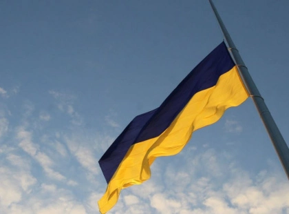 У Києві через негоду тимчасово приспустили головний прапор України на Печерських пагорбах