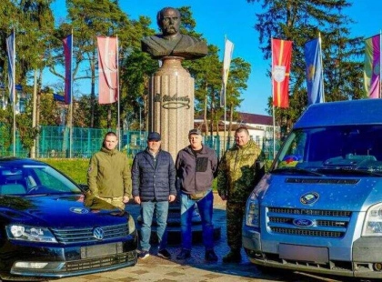 На Київщині передали два автомобілі для потреб Сил оборони України
