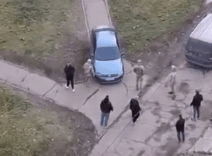 Інцидент біля Деснянського ТЦК: військові побили авто й відкрили попереджувальні постріли