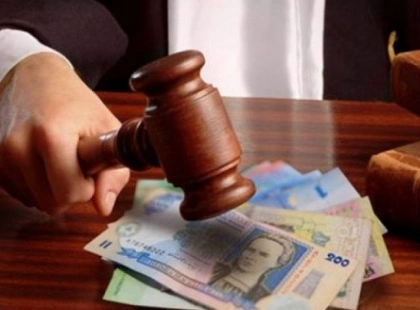 ВАКС відібрав у родини київського поліцейського пентхаус і мільйони: деталі гучного рішення