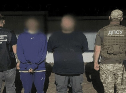 На Закарпатті затримали двох чоловіків у військовій формі за 400 м від кордону з Румунією