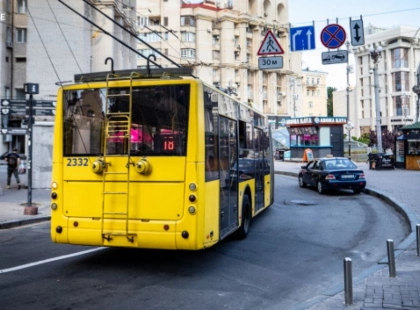 22 листопада у центрі Києва заборонять рух і паркування: змінять маршрути автобусів та тролейбусів