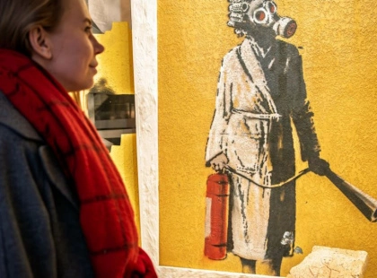 У Великій лаврській дзвіниці представили роботу Бенксі, яку намагалися викрасти під час окупації Київщини
