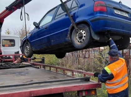 У Дарницькому районі Києва прибрали ще 4 покинуті авто — вже демонтовано 294 машини