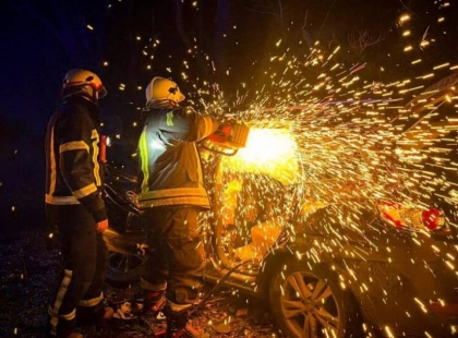 Hyundai розтрощило об дерево на Фастівщині: водія деблокували рятувальники