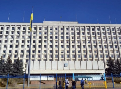 Розкіш чи протокол: Київоблрада витрачає 668 тисяч на сувенірні комплекти та годинники