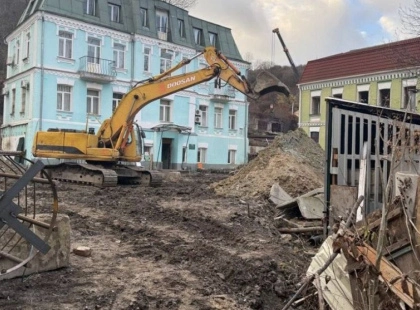 Попри судові спори: у Києві демонтують останні будівлі садиби Носача для ТРЦ