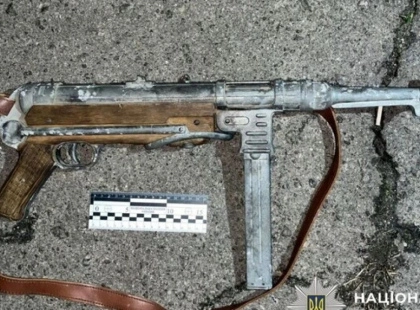 Автомат проти зауваження: у Києві п’яний дебошир погрожував сусідці вбивством